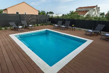 Villa in Pakoštane for 6–8 Guests with Heated Pool