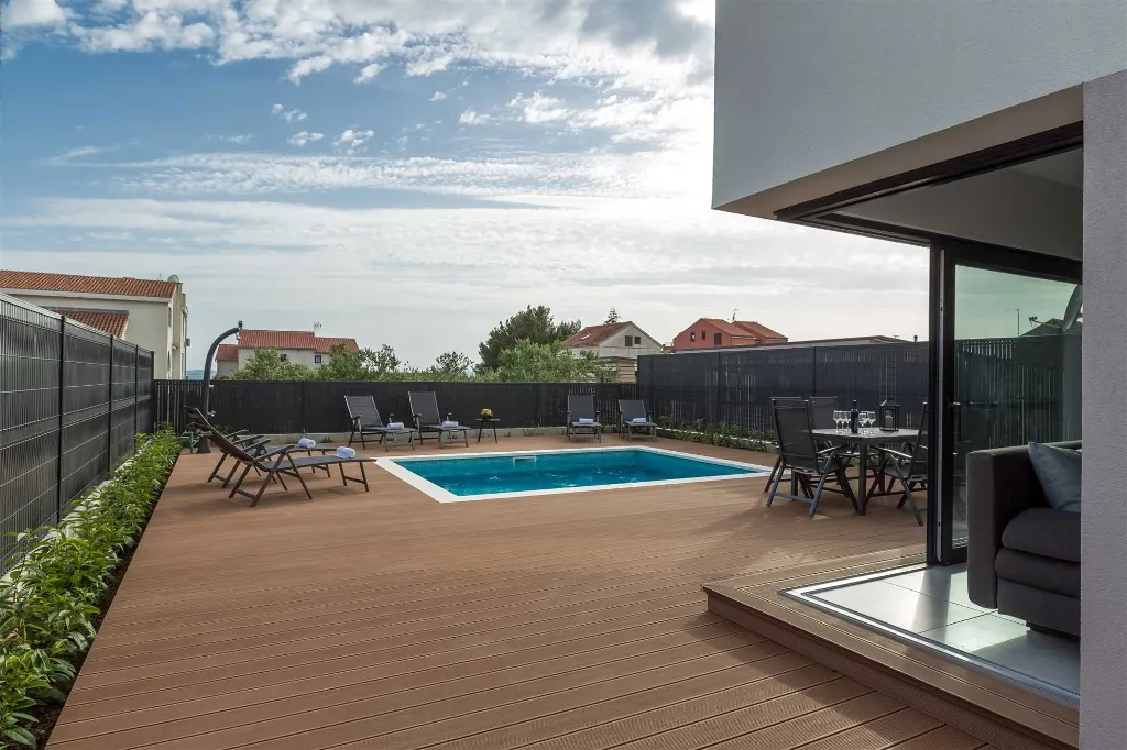 Villa in Pakoštane for 6–8 Guests with Heated Pool