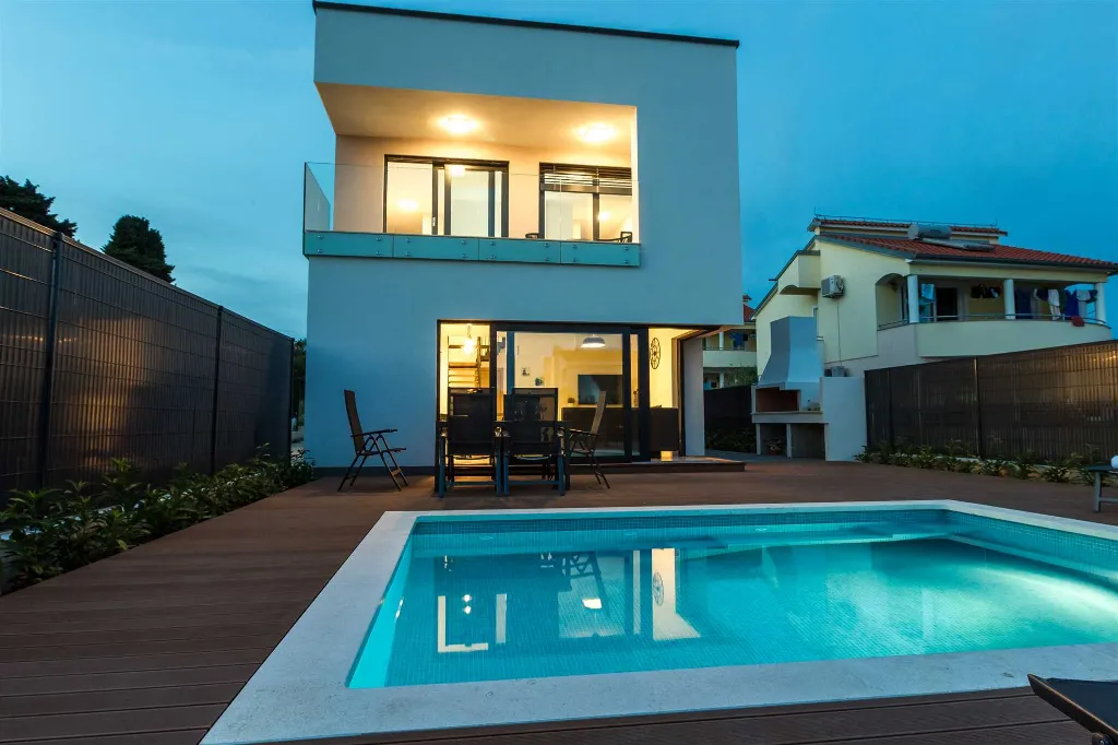 Villa in Pakoštane for 6–8 Guests with Heated Pool