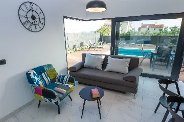 Villa in Pakoštane for 6–8 Guests with Heated Pool