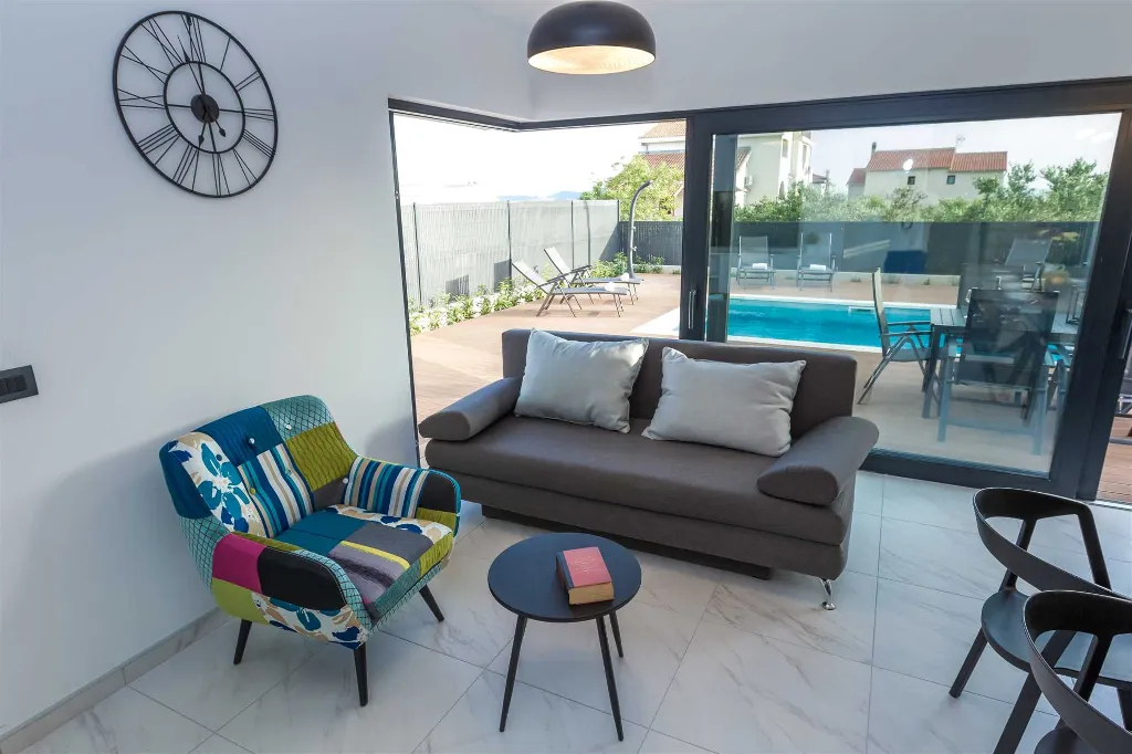 Villa in Pakoštane for 6–8 Guests with Heated Pool