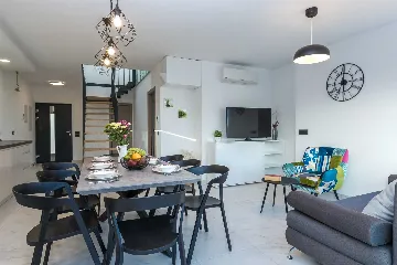 Villa in Pakoštane for 6–8 Guests with Heated Pool