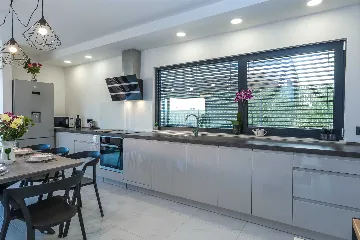 Villa in Pakoštane for 6–8 Guests with Heated Pool