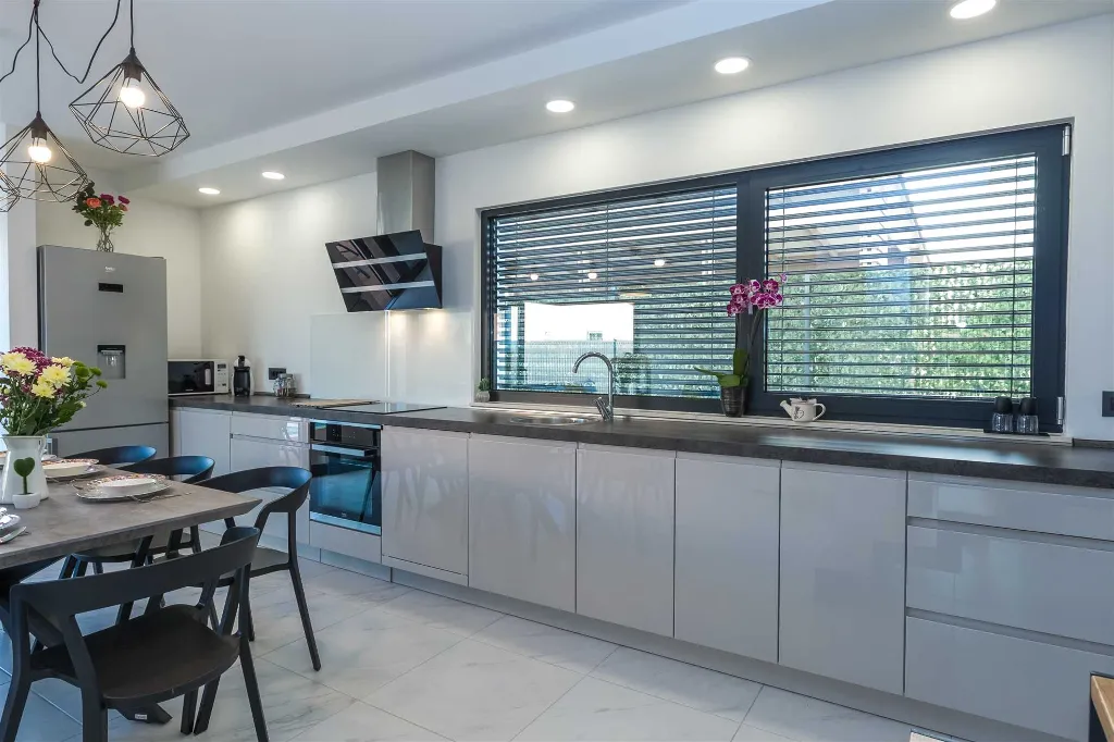 Villa in Pakoštane for 6–8 Guests with Heated Pool