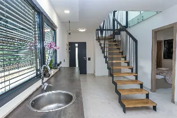 Villa in Pakoštane for 6–8 Guests with Heated Pool