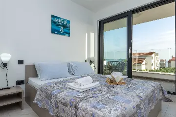 Villa in Pakoštane for 6–8 Guests with Heated Pool