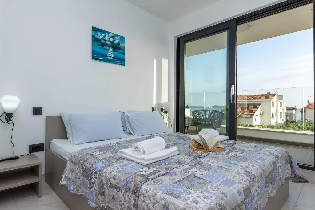 Villa in Pakoštane for 6–8 Guests with Heated Pool