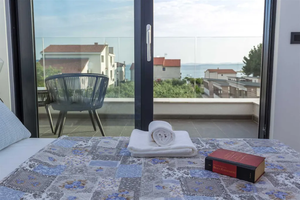 Villa in Pakoštane for 6–8 Guests with Heated Pool