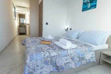 Villa in Pakoštane for 6–8 Guests with Heated Pool