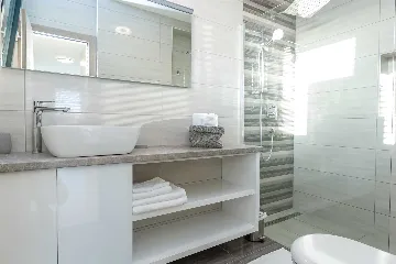 Villa in Pakoštane for 6–8 Guests with Heated Pool