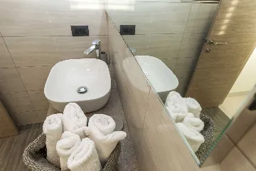 Villa in Pakoštane for 6–8 Guests with Heated Pool