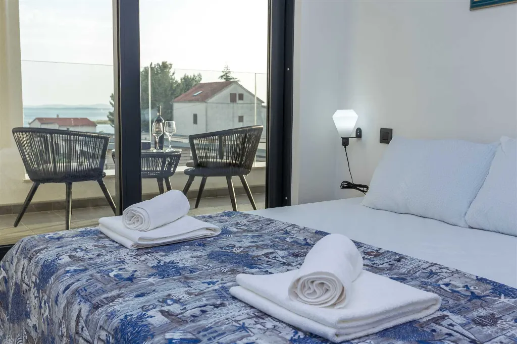 Villa in Pakoštane for 6–8 Guests with Heated Pool