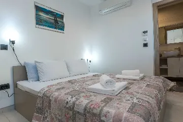 Villa in Pakoštane for 6–8 Guests with Heated Pool