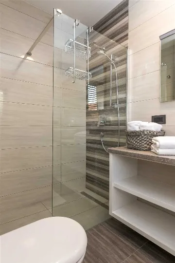 Villa in Pakoštane for 6–8 Guests with Heated Pool