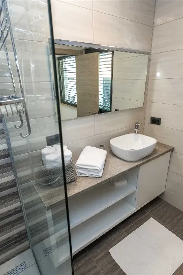 Villa in Pakoštane for 6–8 Guests with Heated Pool