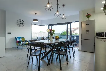 Villa in Pakoštane for 6–8 Guests with Heated Pool