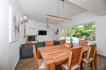 3-Bedroom Villa in Hreljin for Up to 6 Guests