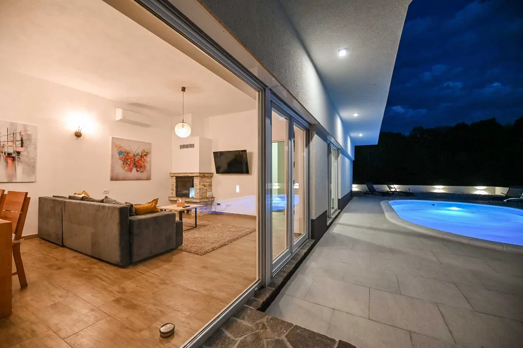 3-Bedroom Villa in Hreljin for Up to 6 Guests