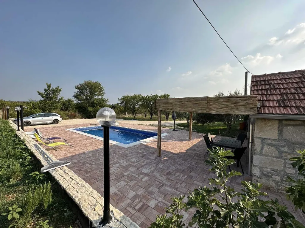 2-Bedroom Villa in Velušić with Private Pool