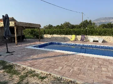 2-Bedroom Villa in Velušić with Private Pool