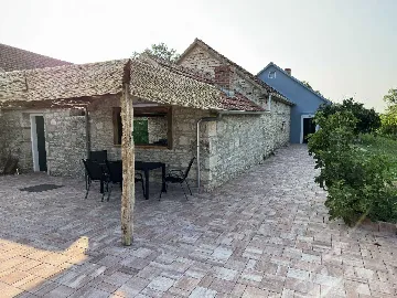 2-Bedroom Villa in Velušić with Private Pool