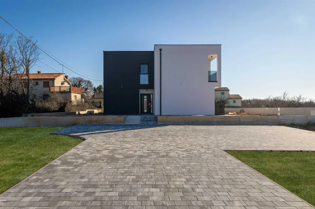 4-Bedroom Villa in Brgod for up to 8 Guests