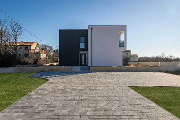 4-Bedroom Villa in Brgod for up to 8 Guests