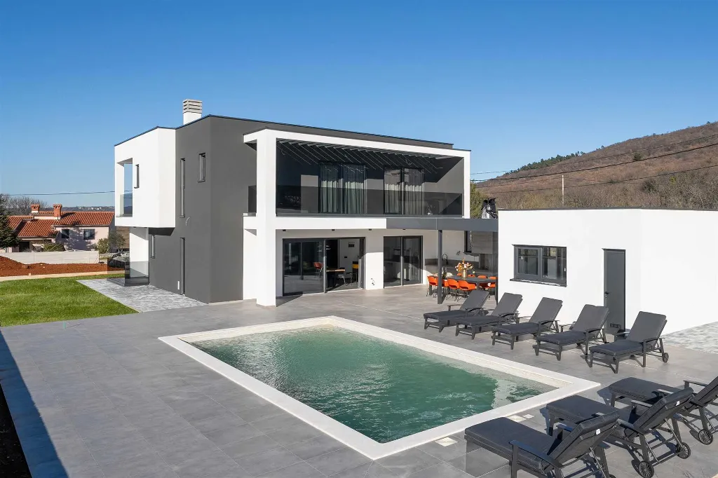 4-Bedroom Villa in Brgod for up to 8 Guests