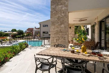 Drenje Holiday House with Sea-View Balconies