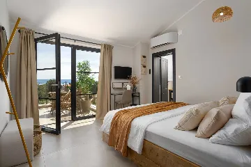 Drenje Holiday House with Sea-View Balconies