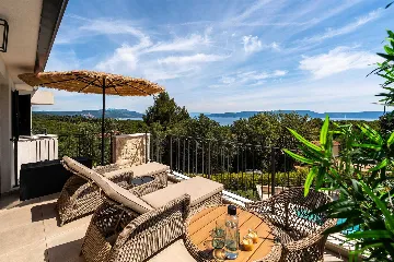 Drenje Holiday House with Sea-View Balconies
