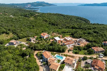Drenje Holiday House with Sea-View Balconies