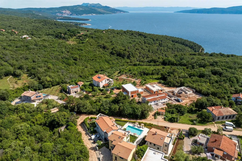 Drenje Holiday House with Sea-View Balconies