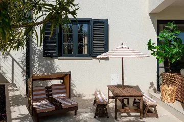 Drenje Holiday House with Sea-View Balconies