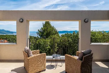 Drenje Holiday House with Sea-View Balconies