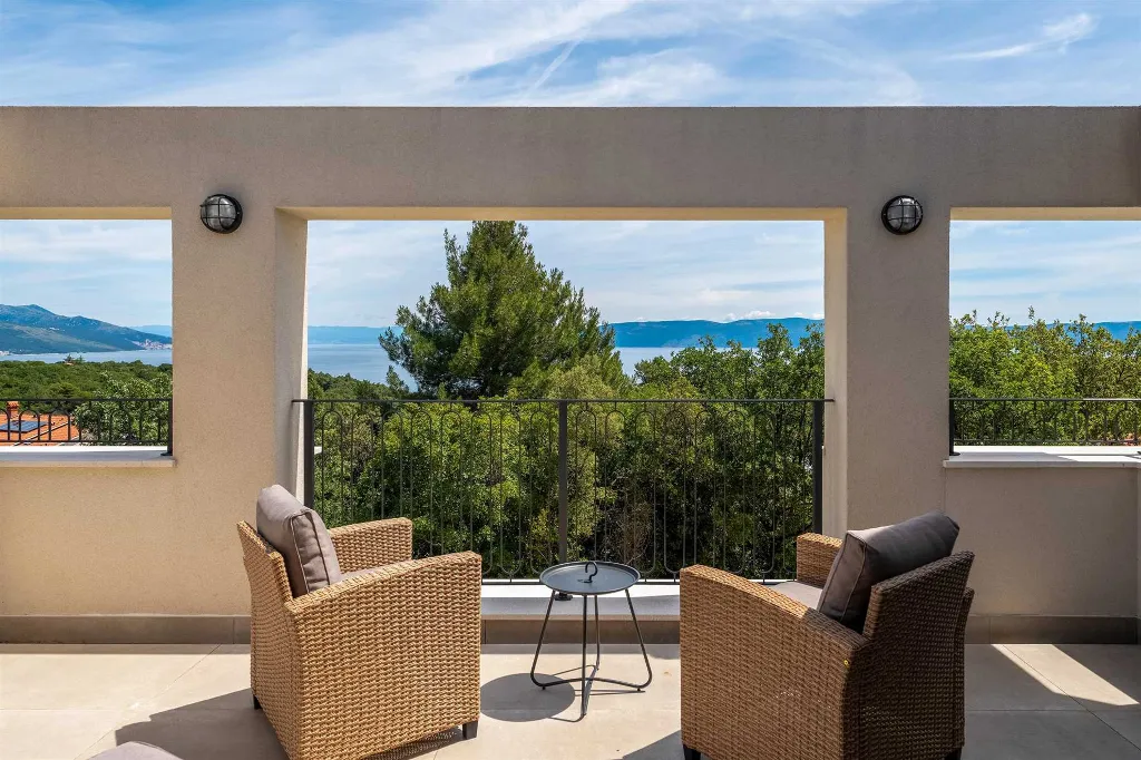 Drenje Holiday House with Sea-View Balconies