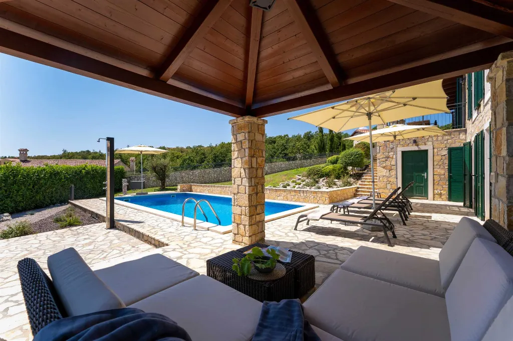 Sea-View Villa in Mali Kosi for 6 Guests