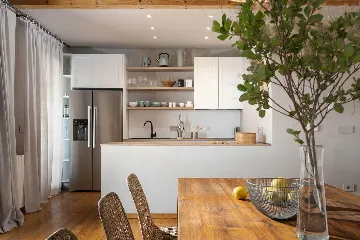 Sea-View Villa in Mali Kosi for 6 Guests