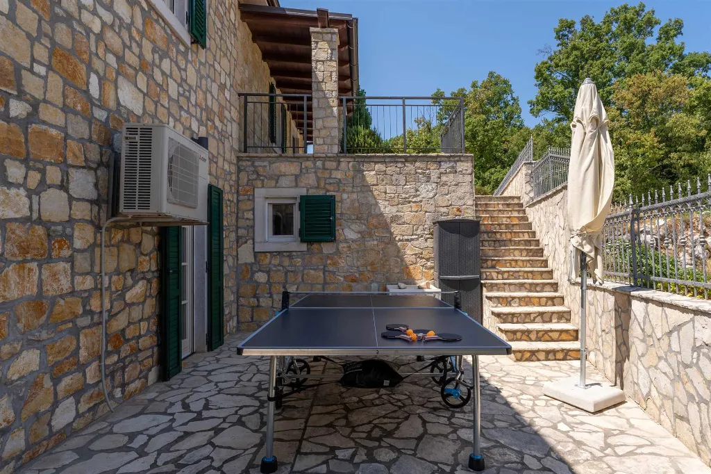 Sea-View Villa in Mali Kosi for 6 Guests