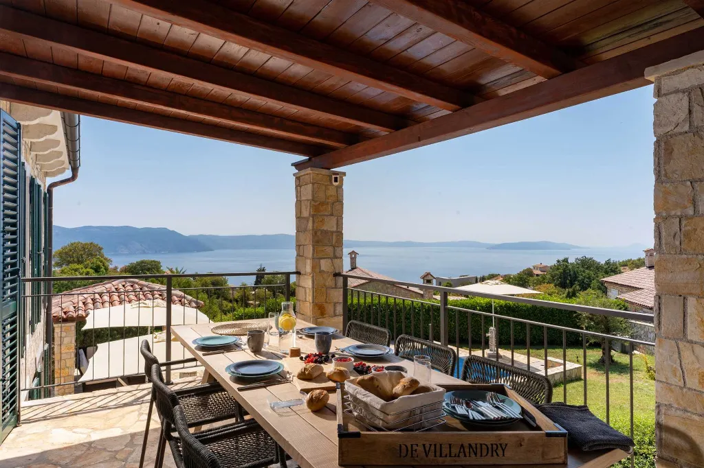 Sea-View Villa in Mali Kosi for 6 Guests