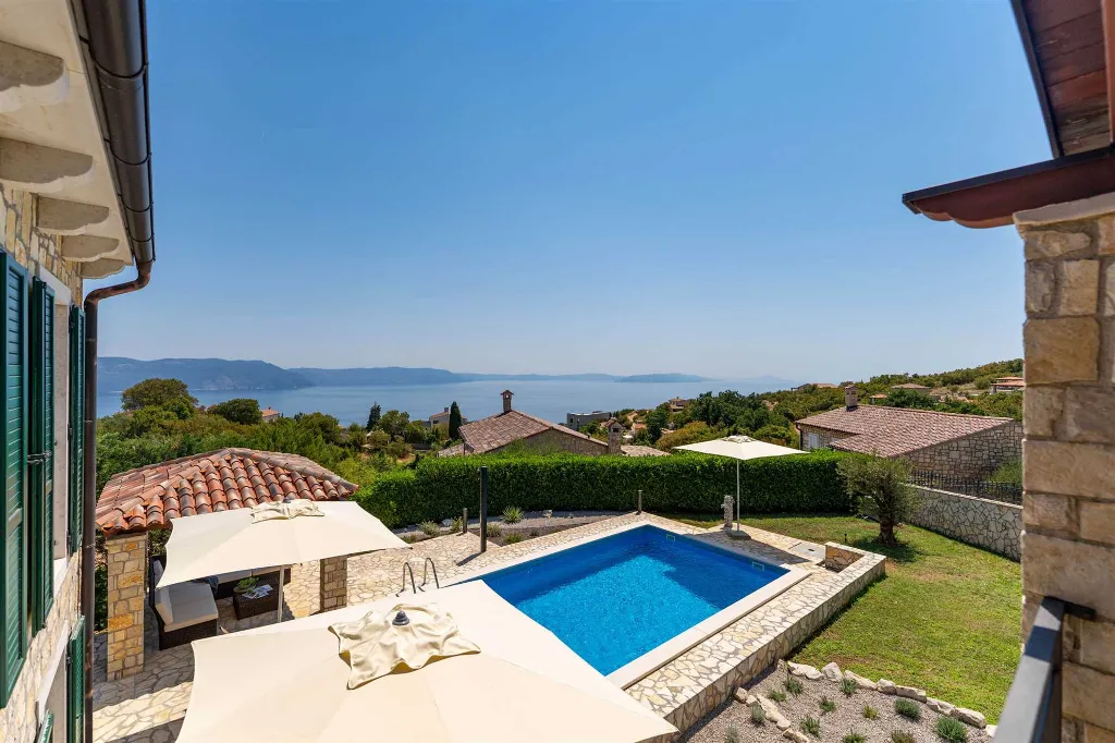 Sea-View Villa in Mali Kosi for 6 Guests