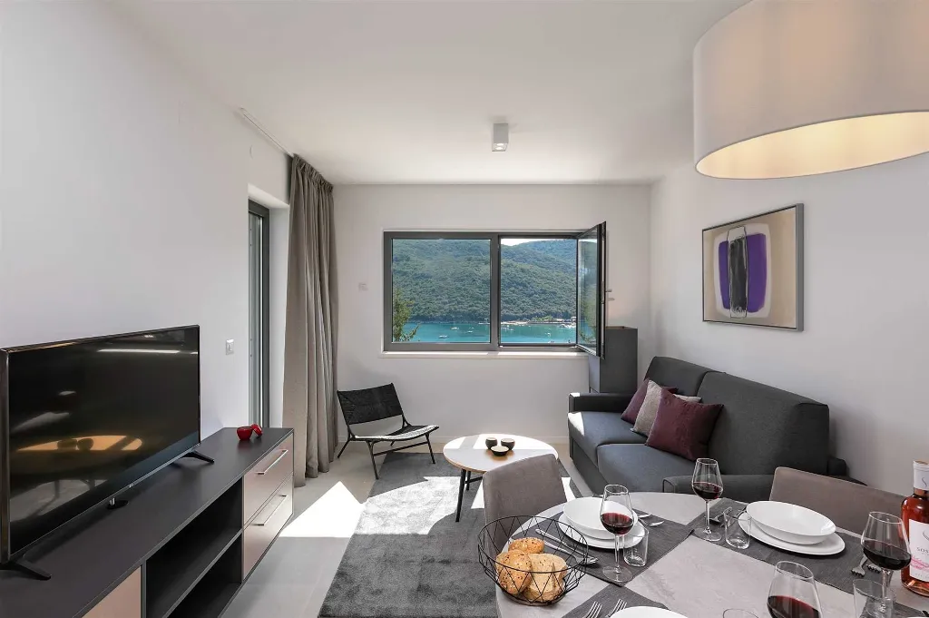 Rabac 2-Bedroom Apartment with Sea-View Balcony