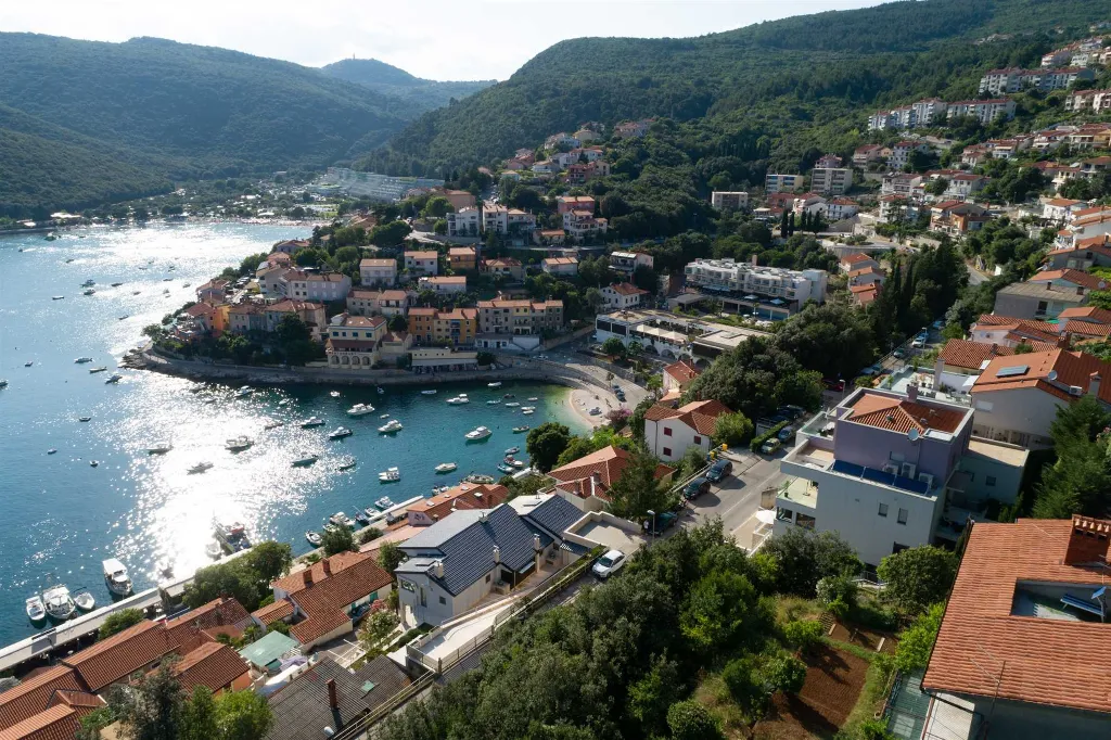 Rabac 2-Bedroom Apartment with Sea-View Balcony