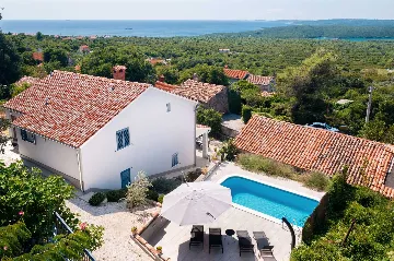 Holiday House with Private Pool and Sea Views, Viškovići