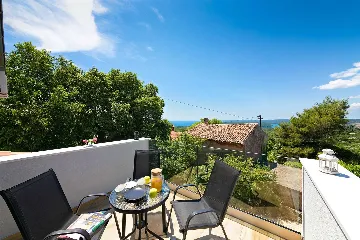Holiday House with Private Pool and Sea Views, Viškovići