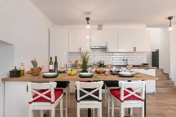 Holiday House with Private Pool and Sea Views, Viškovići