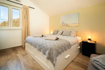 Holiday House with Private Pool and Sea Views, Viškovići