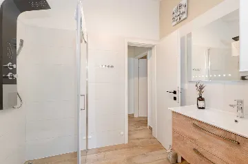 Holiday House with Private Pool and Sea Views, Viškovići