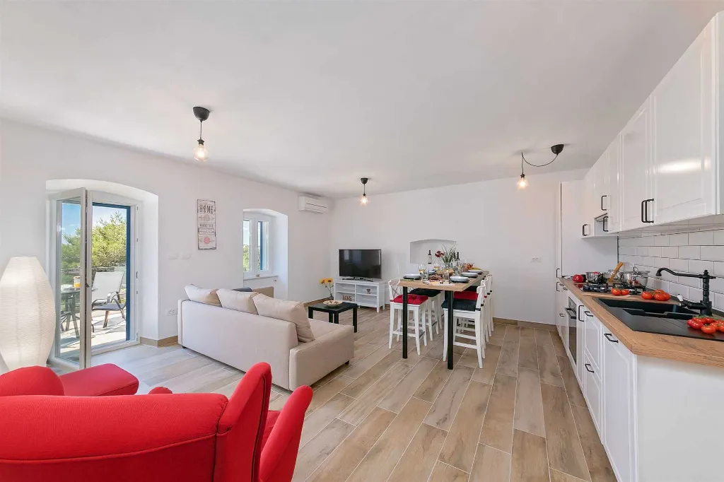 Holiday House with Private Pool and Sea Views, Viškovići