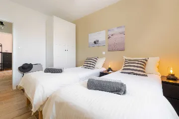 Holiday House with Private Pool and Sea Views, Viškovići